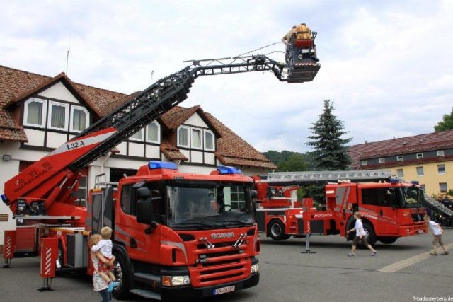 2011-06-16 -77- Vorfuehrung Hubrettungsfahrzeuge